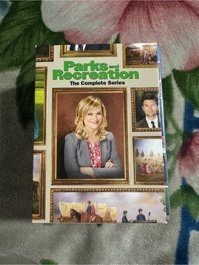 Parks and Recreation The Complete Series DVD Box Set - Green & Cream